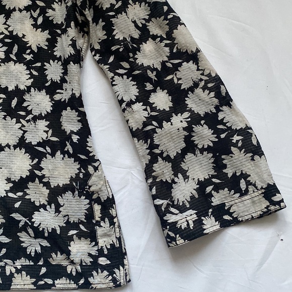 ⭐️Tory Burch Black and White Floral Print Blouse⭐️ - Picture 5 of 10